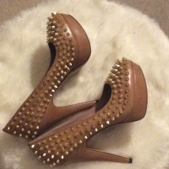 Spiked stiletto platform pump - Picture 8 of 8